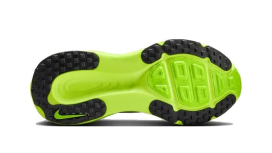 Nike Running Vomero 18 sneakers in white and light green